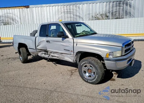 1999 Dodge Ram 2500 z USA, uszkodzony, nr VIN 3B7KF23W4XG194475